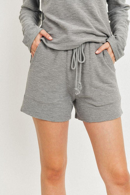 Textured Side Pockets Elastic Waist with the String Shorts