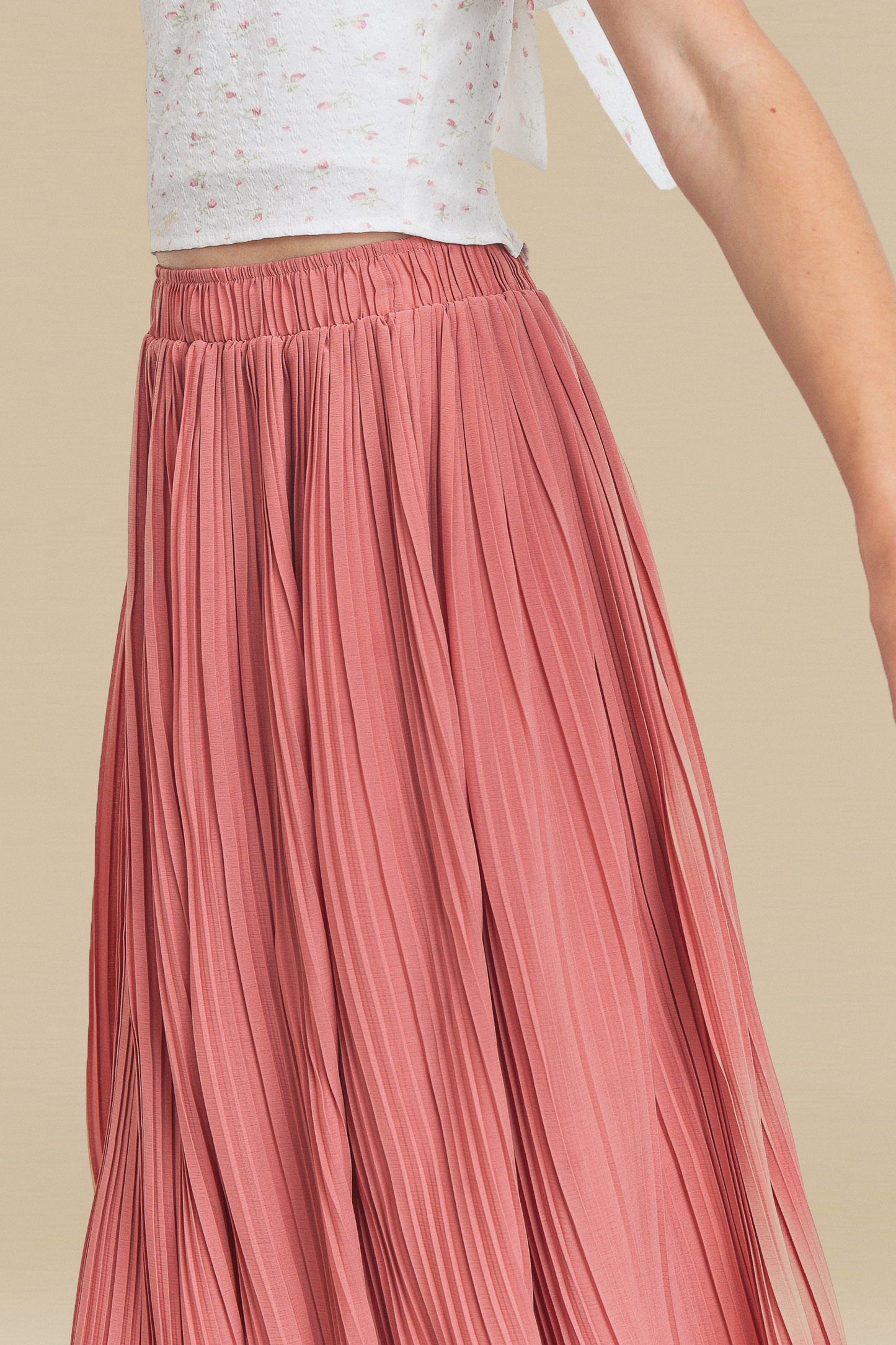 Elastic Waist Pleated Skirt